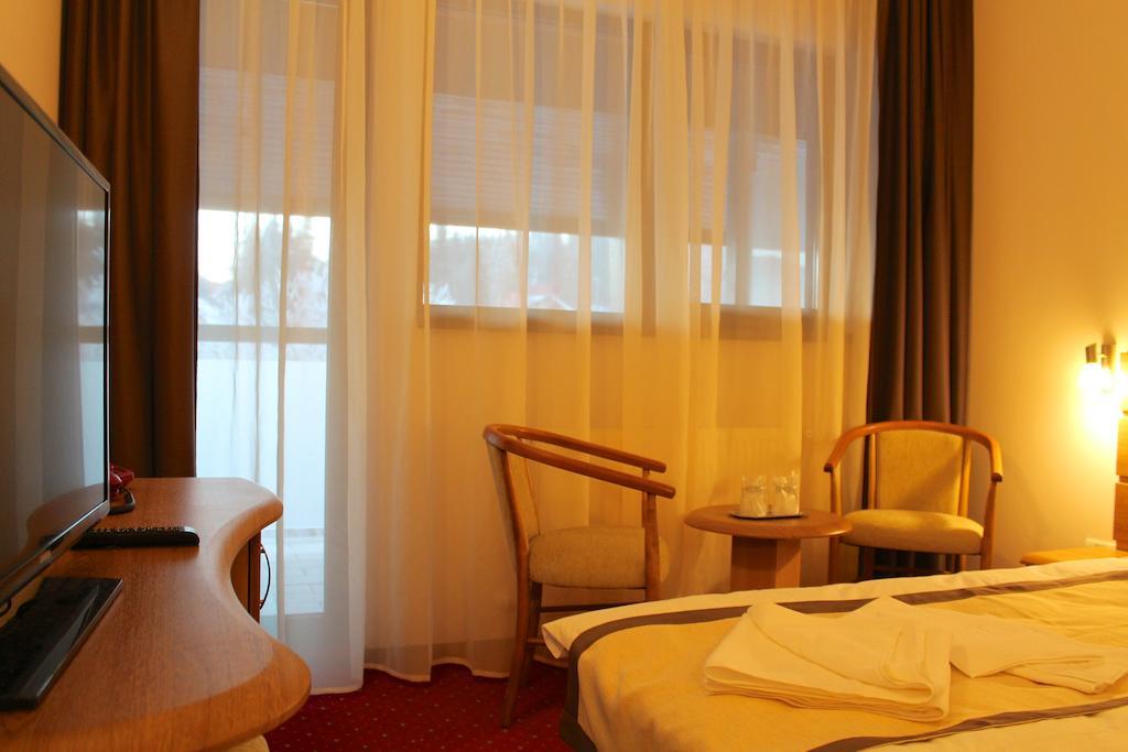 Hotel Carpati Predeal Exterior photo